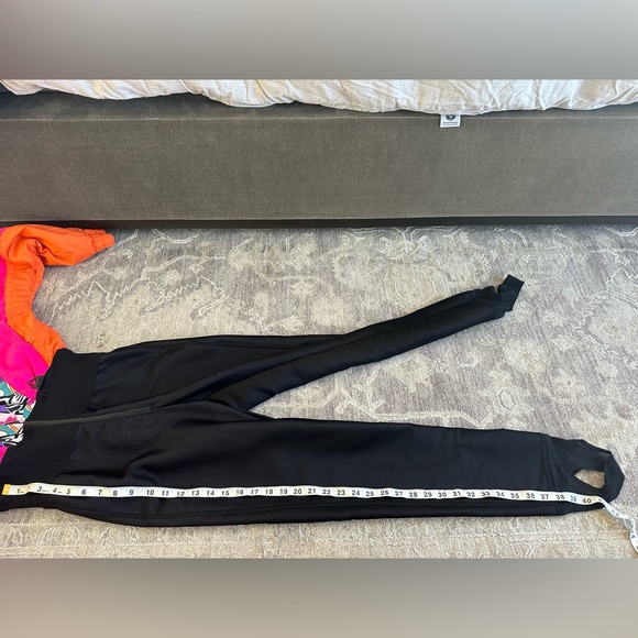 Vintage Tyrolia Ladies Ski Suit With Stirups Size 4 - Picture 14 of 16